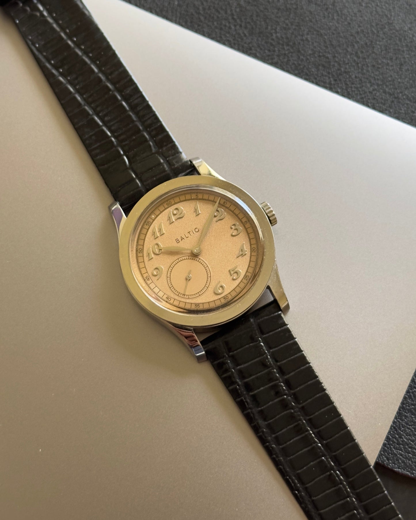 Matte Black Lizard Emboss - Stitch-less Strap
